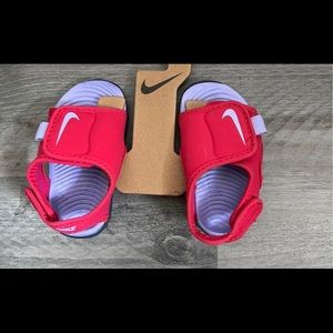 New Nike Toddler Girls Sandals Size 4